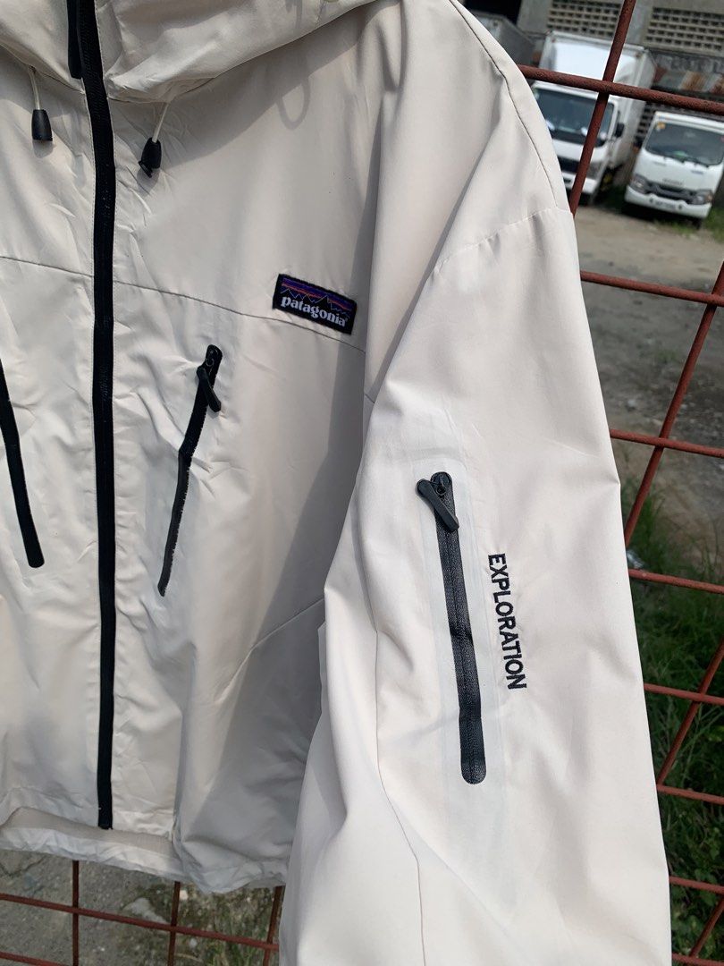 Patagonia Windbreaker (Category: Coats, Jackets and Outerwear) located in Valenzuela. Submitted by thriftpings0 (Listing ID 1464423139, Image 2). Description: Nandiyan na po details Dm for more details.