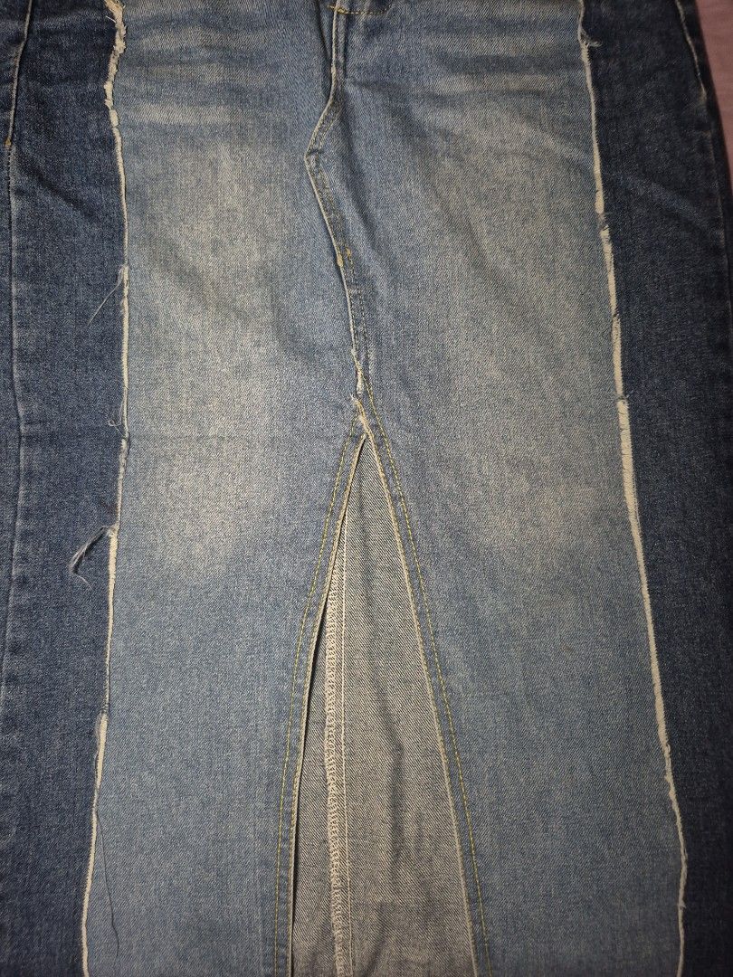 Patchwork Denim Maxi Skirt (Category: Skirts) located in Cebu City. Submitted by liv31_ (Listing ID 1464473881, Image 3). Description: - Trendy long denim skirt with a unique patchwork design. - Features a stylish raw hem and contrast stitching. - Includes two functional back pockets. - Ideal for creating a cool, casual look. - A must-have for your everyday wardrobe!.