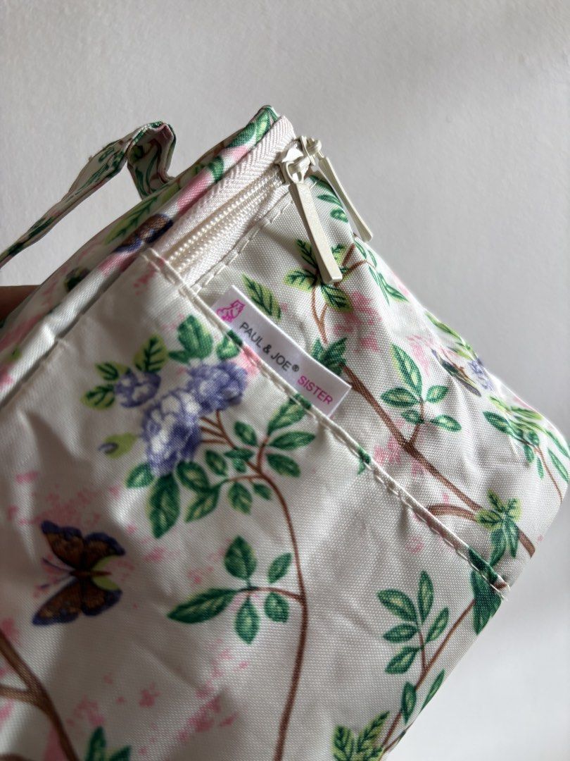 Paul & Joe Sister Makeup Pouch (Category: Purses & Pouches) located in Quezon City. Submitted by wonderp1e (Listing ID 1464470242, Image 3). Description: Good as new No flaw.