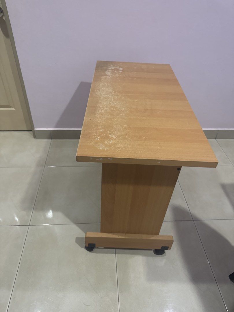 Pc table (Category: Tables & Sets) located in Ulu Kinta. Submitted by felixliverpool.10 (Listing ID 1464514792, Image 3). Description: Cheap let go RM10 self transport .