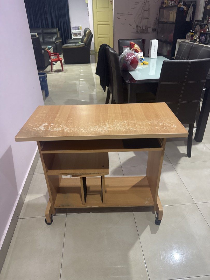 Pc table (Category: Tables & Sets) located in Ulu Kinta. Submitted by felixliverpool.10 (Listing ID 1464514792, Image 1). Description: Cheap let go RM10 self transport .