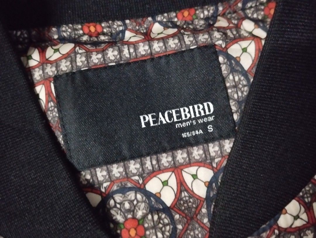 Peacebird Mini Floral AOP Bomber Jacket (Category: Coats, Jackets and Outerwear) located in Quezon City. Submitted by thegentlethrifter_1.0 (Listing ID 1464465923, Image 2). Description: Color Rate: 9.9/10 (Deadstock Condition) Size on Tag: S (Mens) Fit to: M to L (Womens) Price: Php 400 + Shipping Dimes: 24.5 inches (Length) 17 inches (Width) Note: More verification may be required. Complete tags. We do not declare whether the item is legitimate