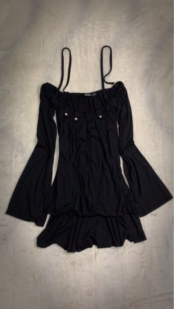 Pendora (Category: Blouses) located in Aloran. Submitted by cowskin_927 (Listing ID 1464475561, Image 1). Description: Pendora Size small to medium Flaws see pic* .