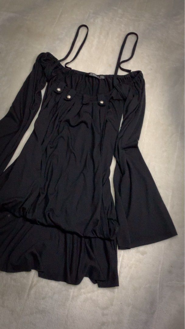 Pendora (Category: Blouses) located in Aloran. Submitted by cowskin_927 (Listing ID 1464475561, Image 2). Description: Pendora Size small to medium Flaws see pic* .