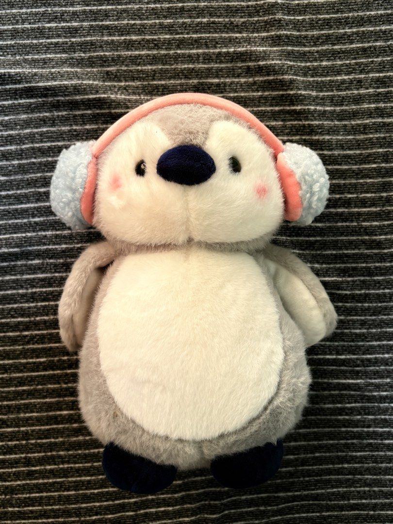 Penguin Plushie (Category: Plushies & Soft Toys) located in Manila. Submitted by amara.archives (Listing ID 1464427370, Image 1). Description: DETAILS: •From Manila Ocean Park •Ideal gift for kids or collectors •Original price : 800 RFS: Decluttering / Nakatambak lng 📍Location: Project 6, Quezon City 💵 MOP: GCash / Bank Transfer NOTES: •First to pay = first to get the item •No cancellation after payment •Please ask questions before buying •Actu