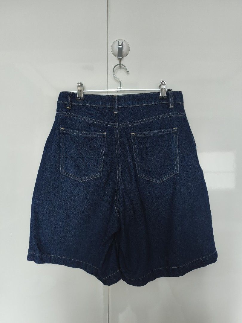 Penshoppe Denim Short (Category: Other Bottoms) located in Manila. Submitted by smilefashion08 (Listing ID 1464368552, Image 3). Description: Waist 26 Length 18.