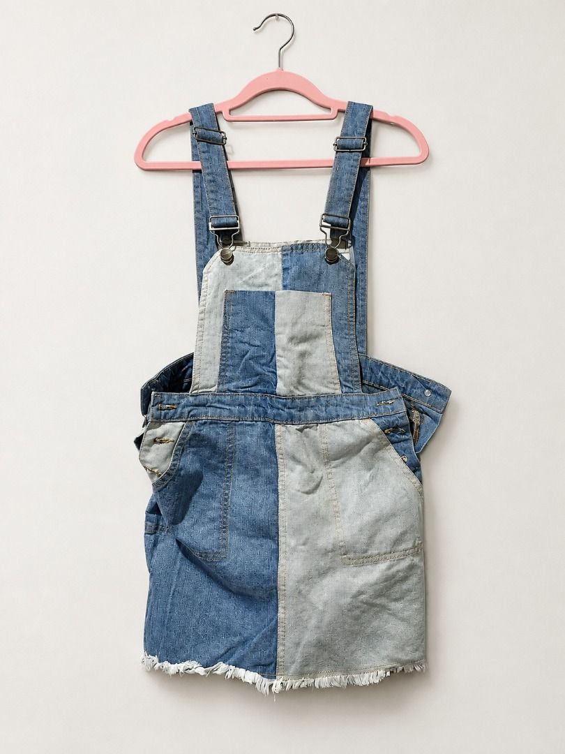 PENSHOPPE PATCHWORK DENIM OVERALL SKIRT (Category: Skirts) located in Quezon City. Submitted by trishiezz (Listing ID 1464499726, Image 1). Description: PENSHOPPE PATCHWORK DENIM OVERALL SKIRT Brand: Penshoppe Condition: Pre-loved — used twice only Style: Patchwork Denim Overall Skirt (no inner shorts inside) DETAILS • Authentic Penshoppe piece • Used twice only • Blue & white patchwork denim • Adjustable shoulder straps • Metal buckle fastenings