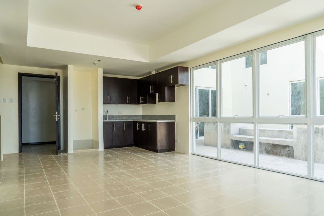 PENTHOUSE UNIT FOR SALE IN PASIG (Category: Apartments & Condos) located in Manila. Submitted by jioheygon94301 (Listing ID 1464505395, Image 1). Description: FOR SALE CALL: Jio Gonzales +639188888986 PRICE: 25,000,000 (NEGOTIABLE) Kasara Urban Resort Residences along Ct near Eastwood, Tiendesitas, Ortigas Makati and BGC. Ready for Occupancy 141.10 SQM 3 Bedrooms w/ Balconies 3 Bathrooms 1 Car parking space Pocket Garden Living room and kitchen O