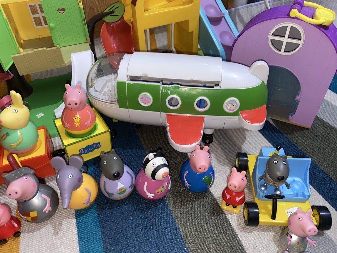 Peppa Pig Playsets and Figures Bundle (Category: Kids Toys) located in Manila. Submitted by ea0113 (Listing ID 1464464935, Image 3). Description: Lalove Manila.