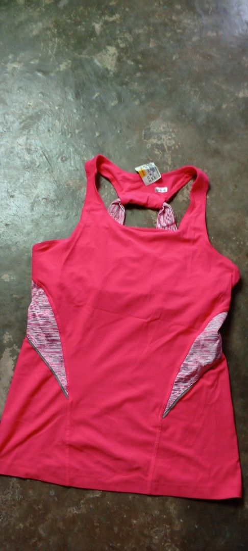 Pink Athletic Tank Top with Built-in Bra (Category: Activewear) located in Manila. Submitted by ezekislacl02490 (Listing ID 1464384992, Image 1). Description: - Vibrant bright pink athletic tank top - Stylish racerback design - Contrasting striped side panels for a sporty look - Built-in bra for added support - Ideal for workouts, running, and other active pursuits - Made with comfortable and breathable fabric.