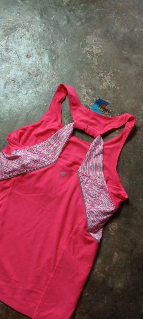 Pink Athletic Tank Top with Built-in Bra (Category: Activewear) located in Manila. Submitted by ezekislacl02490 (Listing ID 1464384992, Image 3). Description: - Vibrant bright pink athletic tank top - Stylish racerback design - Contrasting striped side panels for a sporty look - Built-in bra for added support - Ideal for workouts, running, and other active pursuits - Made with comfortable and breathable fabric.