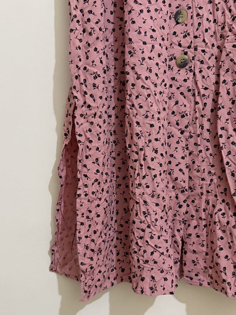 Pink Floral Button-Front Midi Skirt with Side Slits (Category: Skirts) located in San Pedro. Submitted by itsminaxvii (Listing ID 1464491250, Image 3). Description: - Pink midi skirt with a stylish black floral print. - Elegant side slits for added flair. - Just needs some ironing .