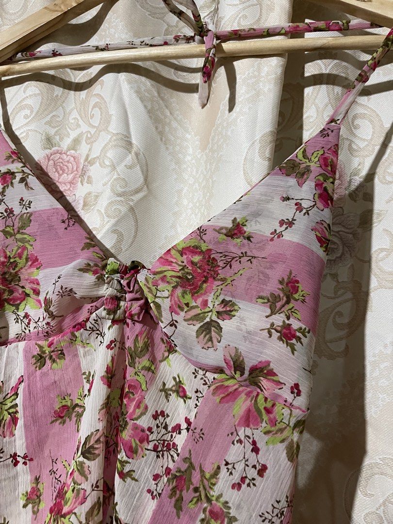 Pink Floral Striped Cami Top (Category: Sleeveless) located in Cagayan de Oro. Submitted by rare.ligayaa (Listing ID 1464400676, Image 2). Description: Cute pink and white striped cami top. Features a floral print all over. Has adjustable tie straps at the neck. The front has a ruched detail with a small bow. Lightweight material, great for warmer weather. Thrifted..