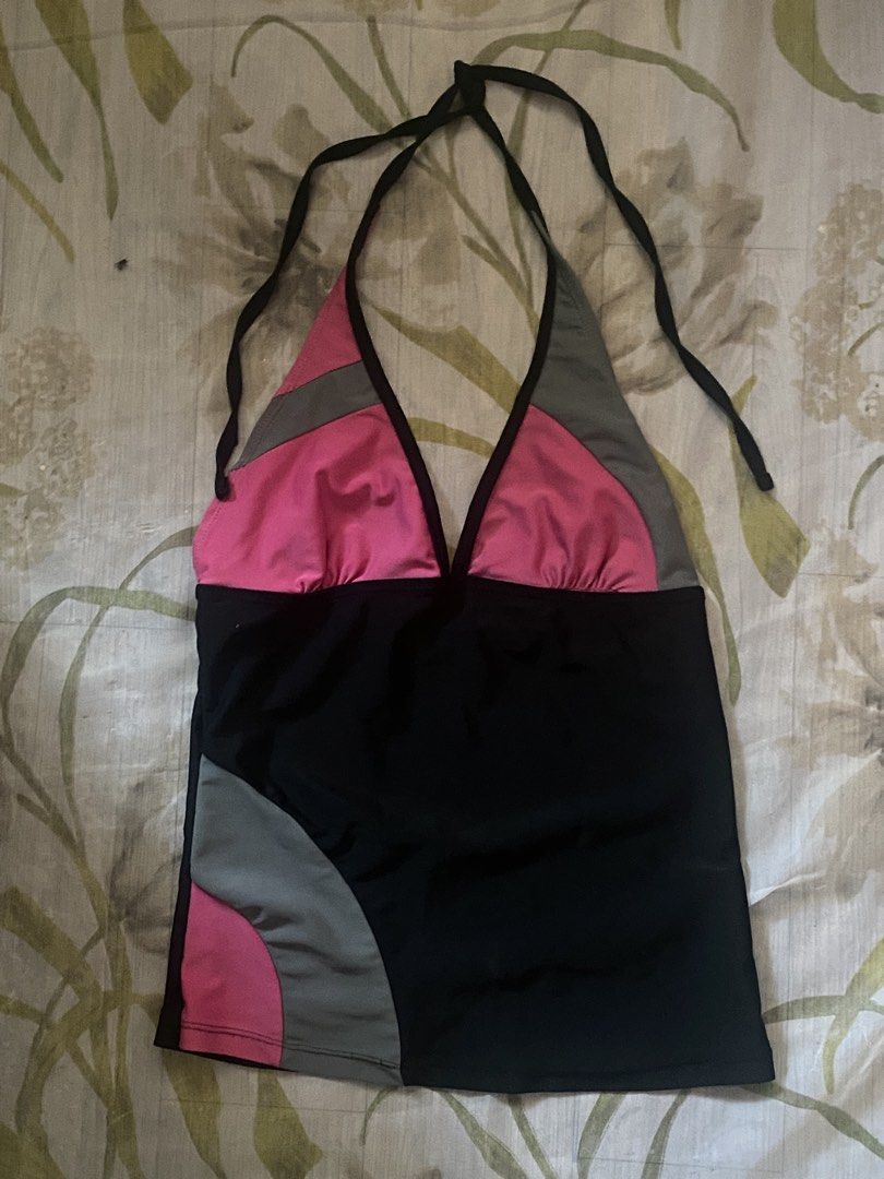 Pink Grey Black Colorblock Halter Tank Top (Category: Bikinis & Swimsuits) located in Murcia. Submitted by soojuliaa (Listing ID 1464399049, Image 1). Description: .