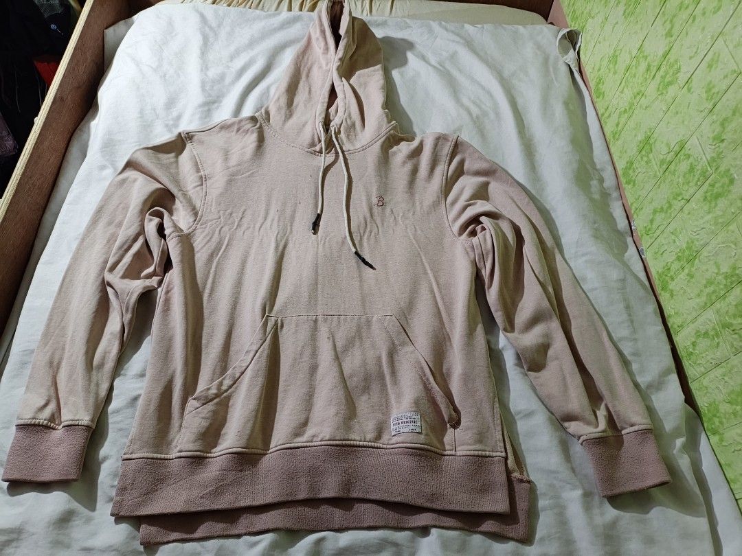 Pink Hoodie with Drawstrings and Pocket (Category: Coats, Jackets and Outerwear) located in Manila. Submitted by ms_pamaqued (Listing ID 1464355103, Image 1). Description: - Light pink hoodie - Front pocket - Adjustable drawstrings - Ribbed cuffs and hem - Small embroidered logo on chest - Ideal for casual wear.