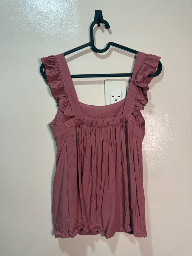 pink sleeveless top (Category: Sleeveless) located in Quezon City. Submitted by fashionifywardrobe8899 (Listing ID 1464566172, Image 2). Description: .