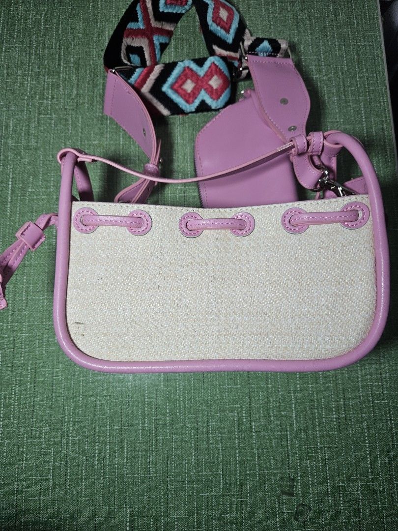 Pink sling bag (Category: Cross-body Bags) located in Pasig City. Submitted by ciannysshop (Listing ID 1464535935, Image 2). Description: not guaranteed detachable.