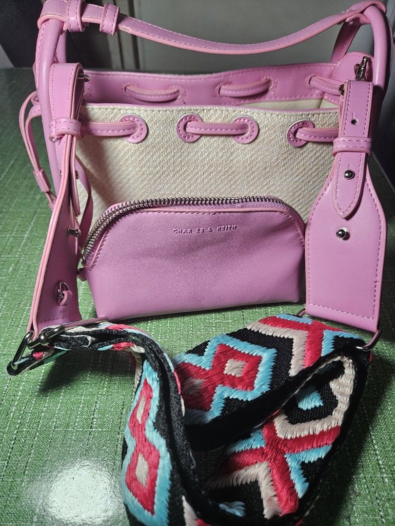 Pink sling bag (Category: Cross-body Bags) located in Pasig City. Submitted by ciannysshop (Listing ID 1464535935, Image 1). Description: not guaranteed detachable.
