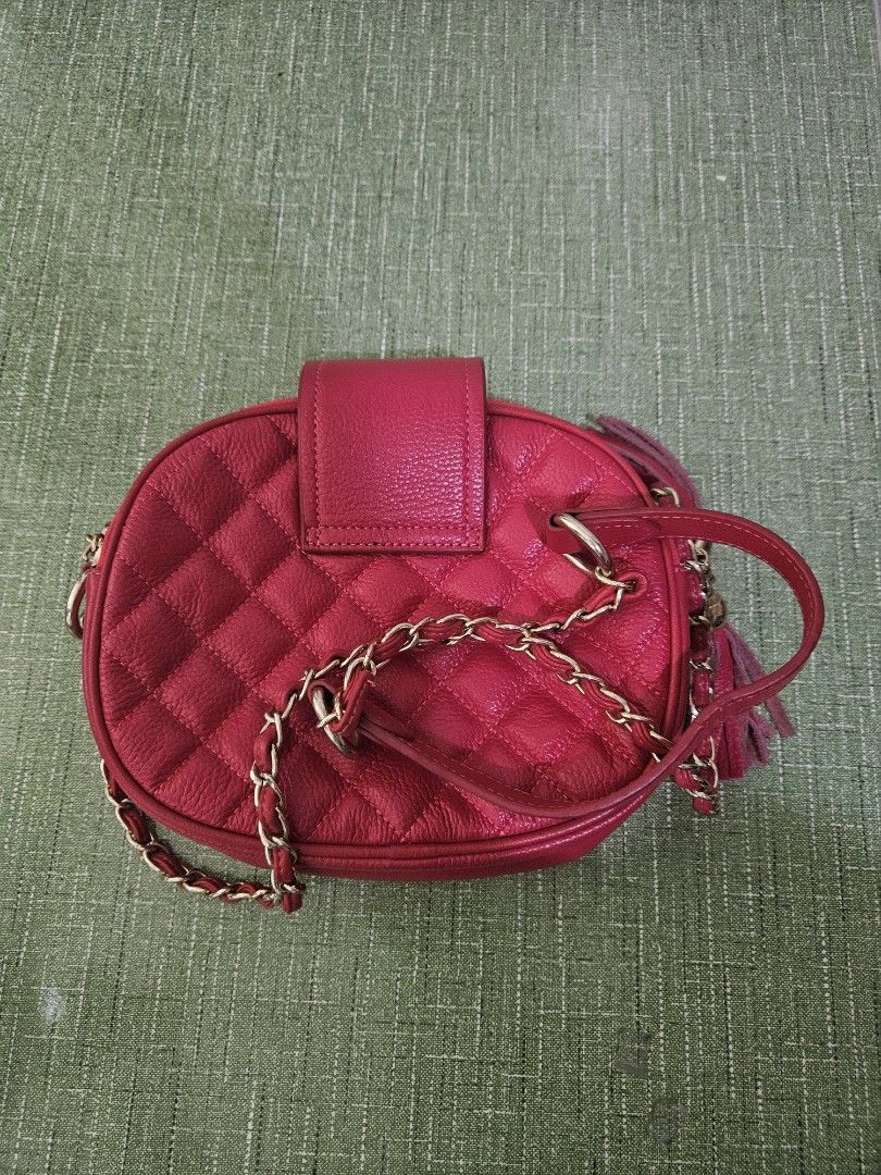 Pink Sling bag | Quilted bag (Category: Cross-body Bags) located in Pasig City. Submitted by ciannysshop (Listing ID 1464535810, Image 3). Description: good as new .