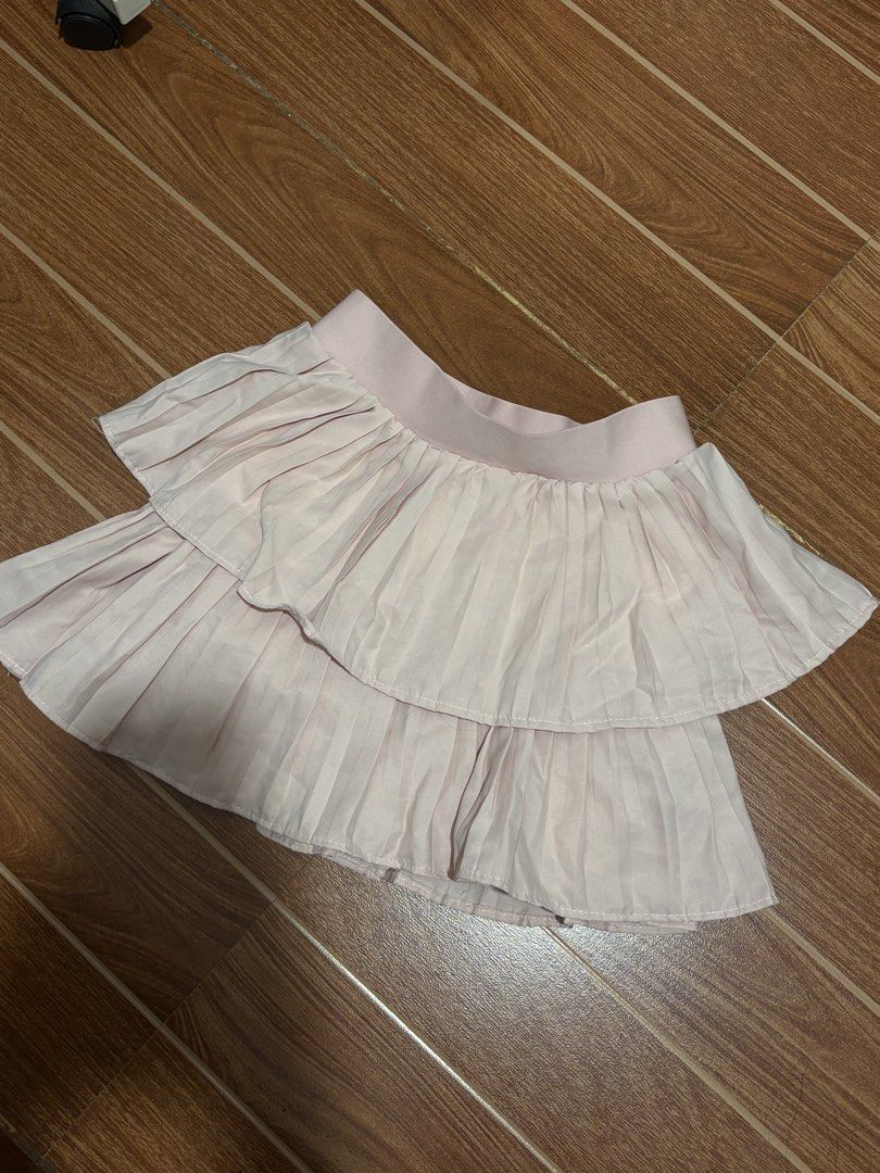 Pink Tiered Pleated Skirt (Category: Skirts) located in Binan City. Submitted by iluvm0nchichi (Listing ID 1464527054, Image 1). Description: Fits to xs-small.