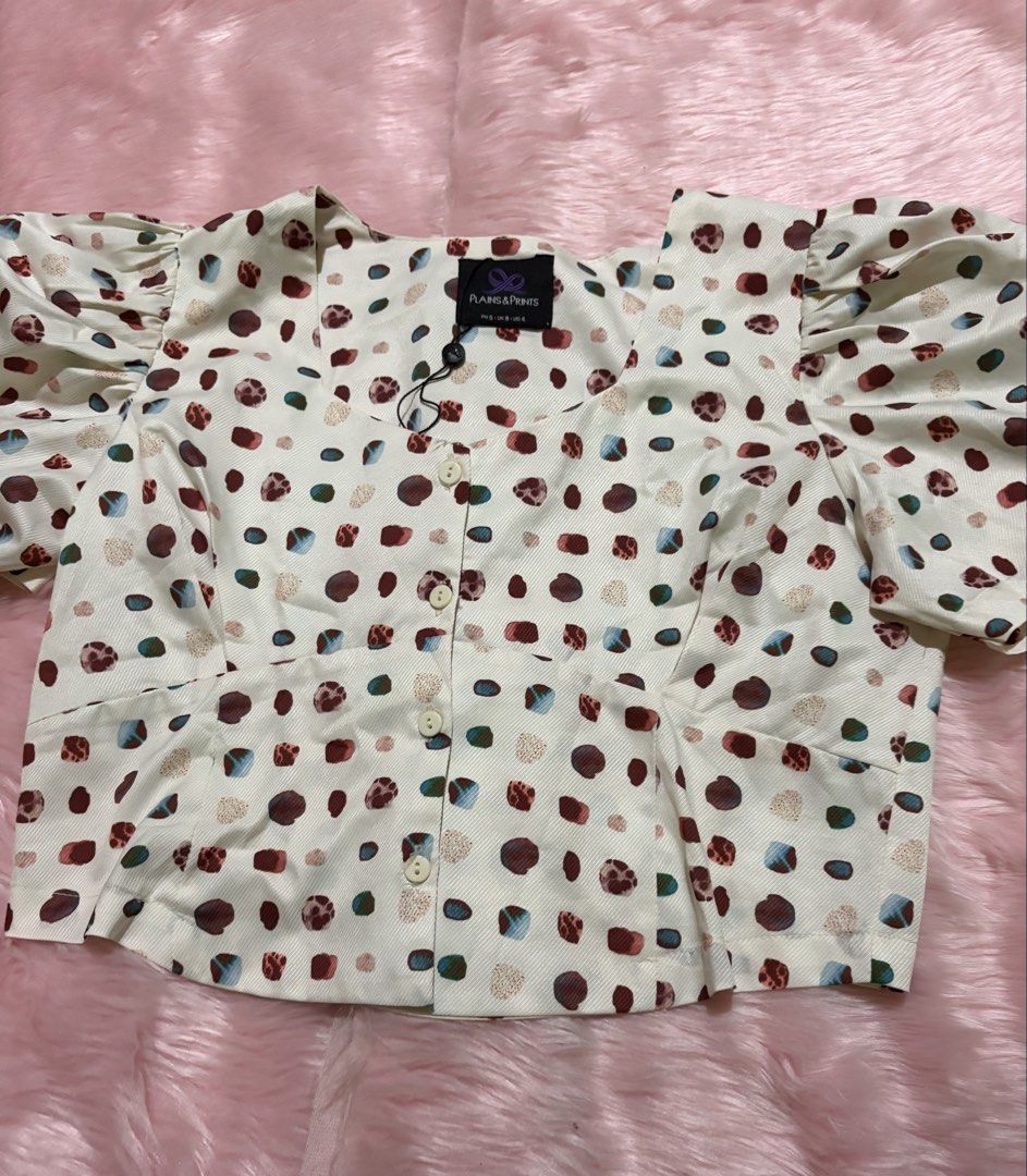 PLAINS & PRINTS Puff Sleeve Button-Up Crop Top (Category: Blouses) located in Tuguegarao City. Submitted by closet_jz (Listing ID 1464457037, Image 2). Description: .