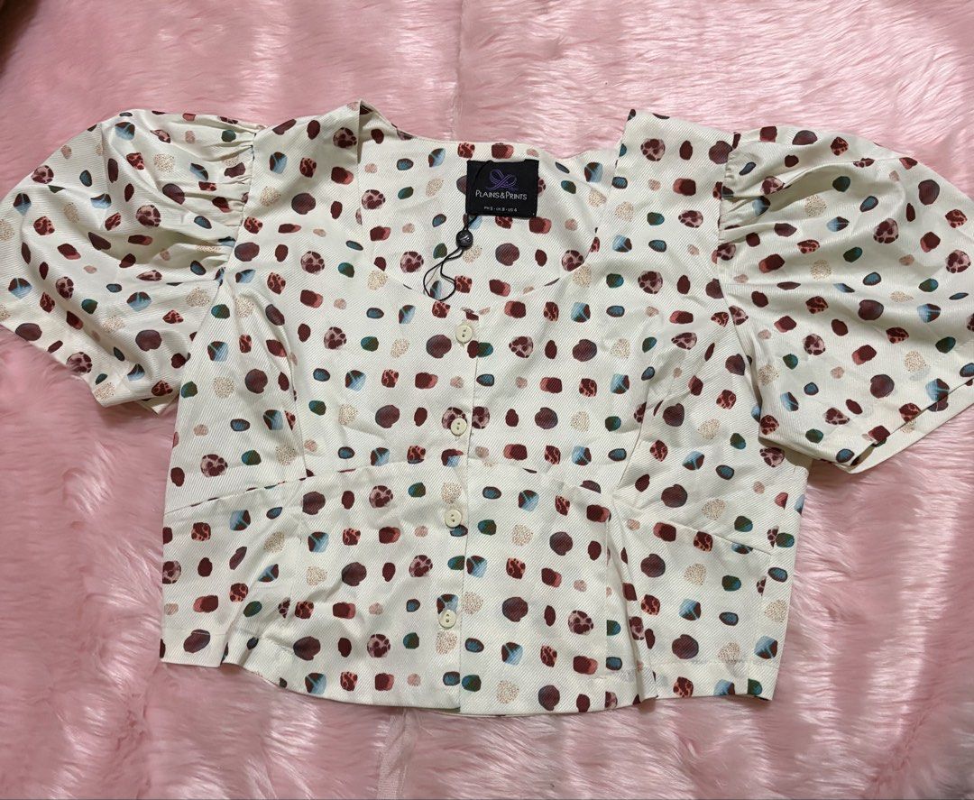 PLAINS & PRINTS Puff Sleeve Button-Up Crop Top (Category: Blouses) located in Tuguegarao City. Submitted by closet_jz (Listing ID 1464457037, Image 1). Description: .