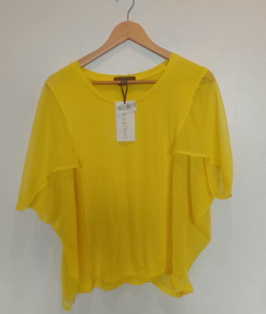 Plains and Prints Top (Category: Blouses) located in Manila. Submitted by dressforlessbyliz_2024 (Listing ID 1464463673, Image 1). Description: Rare Item ❗❗ Like Vintage ❗❗ Plains and Prints Top ❤️ Condition: Brandnew ❤️Size: XL ❤️Price: 480 Php + SF *First to pay will get the item.