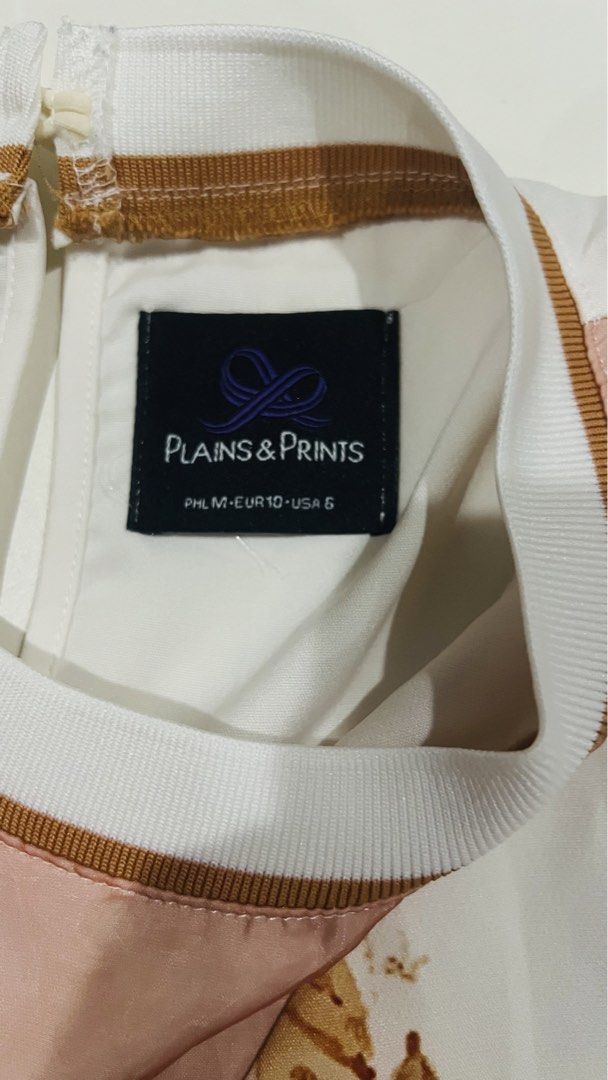 Plains and Prints Top (Category: Blouses) located in Pasay City. Submitted by mairea (Listing ID 1464466504, Image 2). Description: Plains and Prints No flaws or stains .