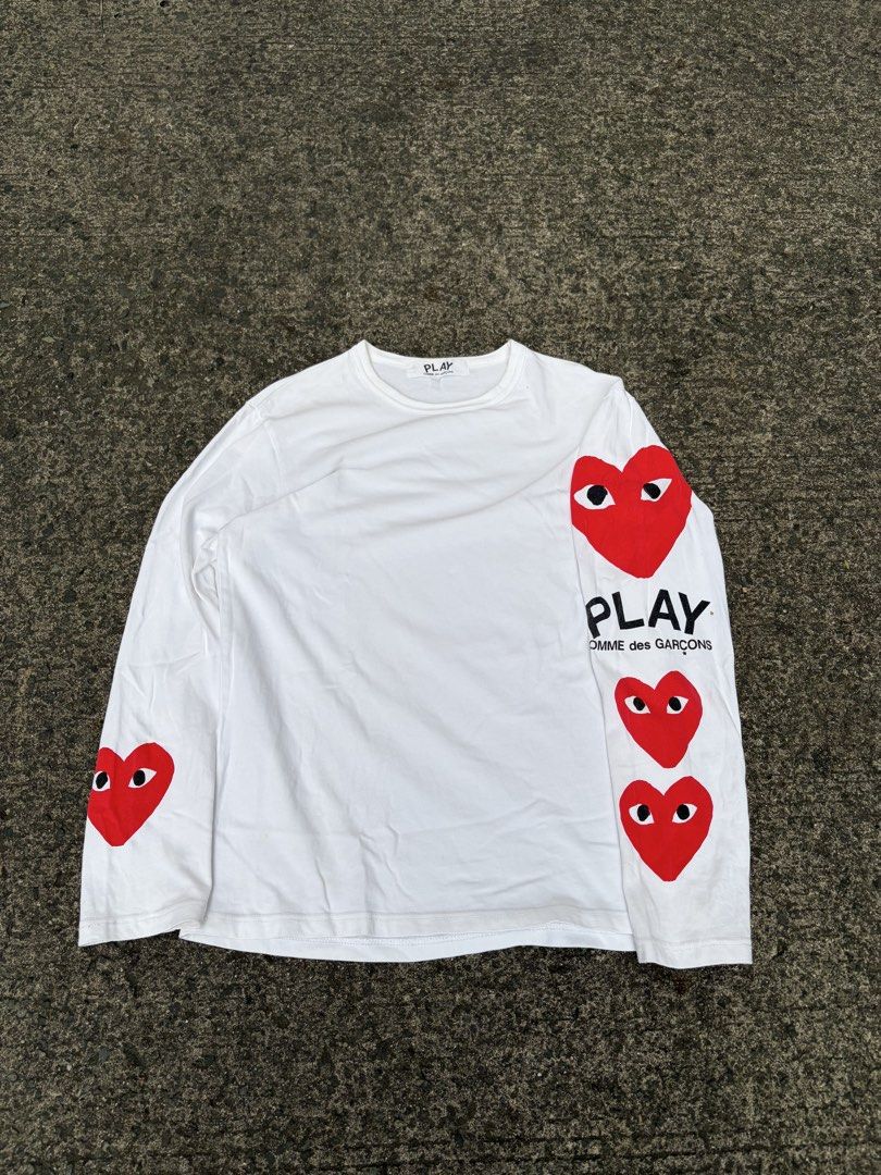 PLAY CDG LONGSLEEVES (Category: Coats, Jackets and Outerwear) located in Quezon City. Submitted by chraliskyutie (Listing ID 1464376762, Image 1). Description: LENGTH 27 WIDTH 20 COLOR RATE 10/10 LASER PRINT DESIGN NO ISSUE AS NEW .
