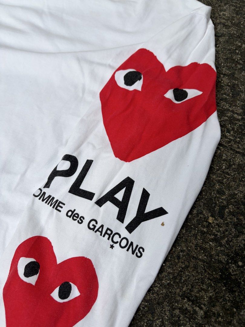 PLAY CDG LONGSLEEVES (Category: Coats, Jackets and Outerwear) located in Quezon City. Submitted by chraliskyutie (Listing ID 1464376762, Image 3). Description: LENGTH 27 WIDTH 20 COLOR RATE 10/10 LASER PRINT DESIGN NO ISSUE AS NEW .