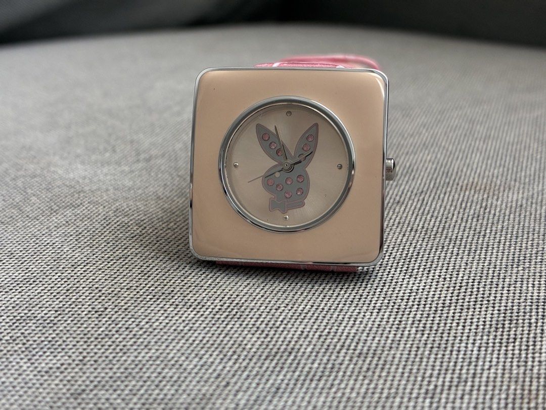 Playboy watch 4 款 （分類：手錶）位於 Hong Kong。 由 agelaste 提交（商品編號 1464449551，圖片 3）。簡介： 全新playboy手錶 錶帶已換，無盒無原包裝 $40 each。