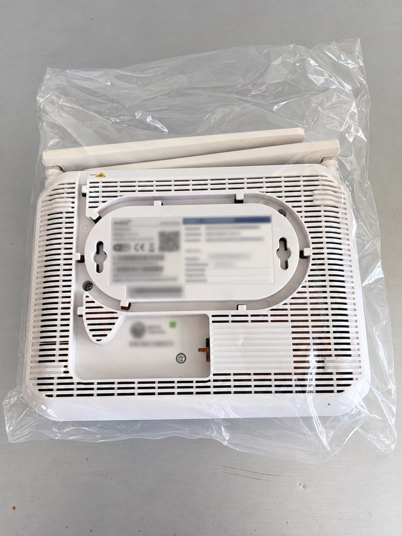 PLDT Fiber HGU8245D Optical Network Unit (Category: Networking) located in Taguig. Submitted by littlefoot003 (Listing ID 1464454349, Image 2). Description: - PLDT HGU8245D Network Unit - Set: Router, power adapter, ethernet cable, user manual RFS: changed provider Taguig.