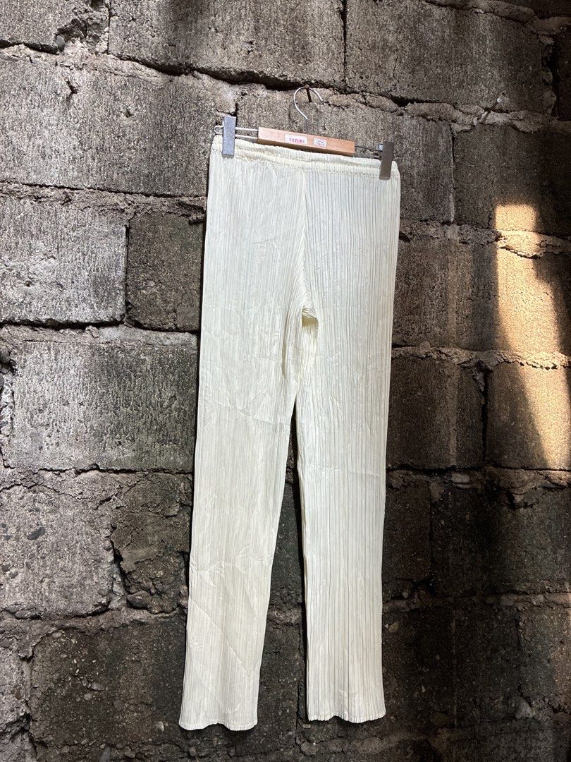 PLEASE Pleated Elastic Waist Pants Cream (Category: Trousers) located in Manila. Submitted by assortedgoodsv3 (Listing ID 1464464046, Image 3). Description: - Cream colored pleated pants - Comfortable elastic waistband - Full length - Small stain on front of right leg (please check photos) - Ideal for casual wear.