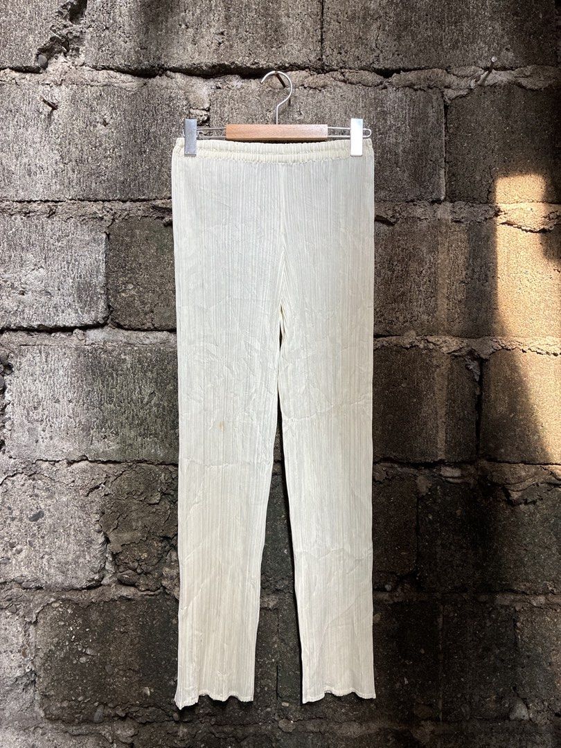 PLEASE Pleated Elastic Waist Pants Cream (Category: Trousers) located in Manila. Submitted by assortedgoodsv3 (Listing ID 1464464046, Image 1). Description: - Cream colored pleated pants - Comfortable elastic waistband - Full length - Small stain on front of right leg (please check photos) - Ideal for casual wear.