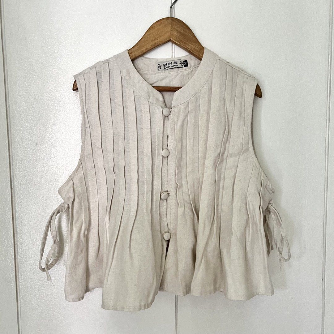 Pleated Linen Crop Top (Category: Sleeveless) located in Quezon City. Submitted by nchm88 (Listing ID 1464439980, Image 1). Description: Pleated Linen Top - button closure in front - pleated details - side ties - loose fit - no damages, no stains, like new - size medium but also fits small or xs .