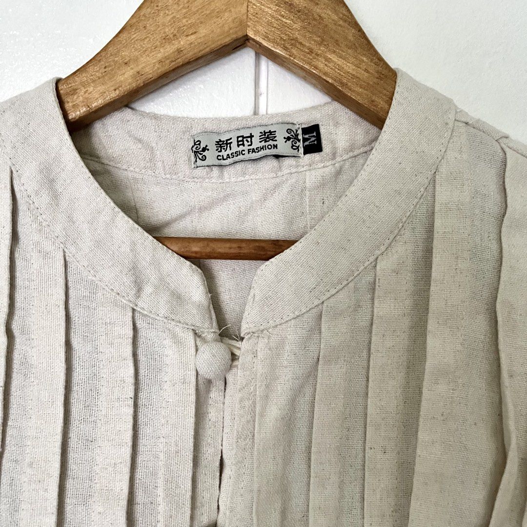 Pleated Linen Crop Top (Category: Sleeveless) located in Quezon City. Submitted by nchm88 (Listing ID 1464439980, Image 2). Description: Pleated Linen Top - button closure in front - pleated details - side ties - loose fit - no damages, no stains, like new - size medium but also fits small or xs .