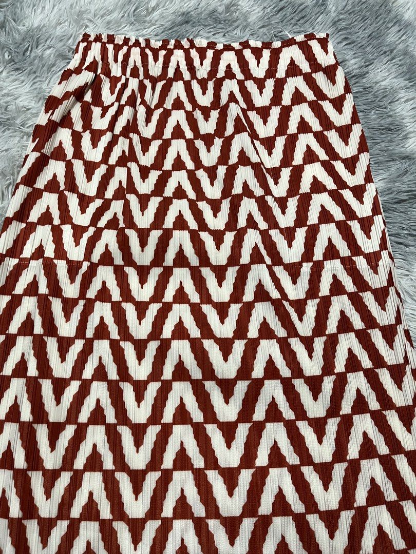 Pleats Please Skirt (Alternative) (Category: Skirts) located in Sasmuan (Sexmoan). Submitted by winterclothes.ph (Listing ID 1464415029, Image 2). Description: Pleats Please Skirt (Alternative) 2 on tag Waist 24-35 Length 31 Excellent Condition.