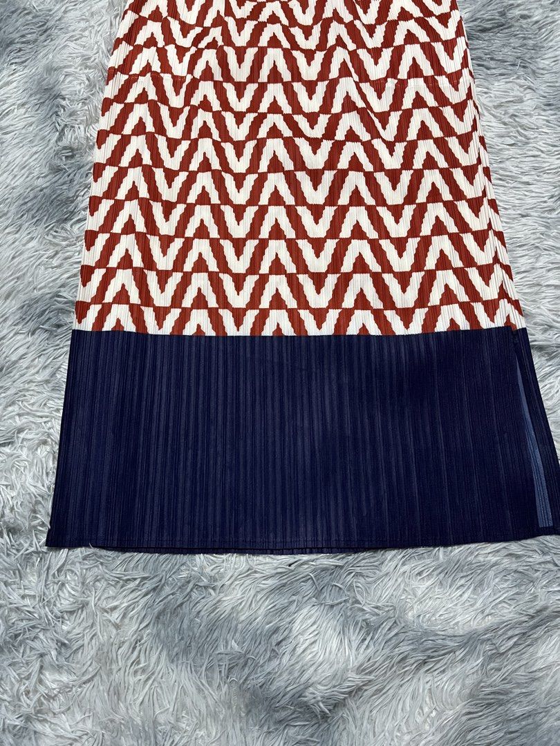 Pleats Please Skirt (Alternative) (Category: Skirts) located in Sasmuan (Sexmoan). Submitted by winterclothes.ph (Listing ID 1464415029, Image 3). Description: Pleats Please Skirt (Alternative) 2 on tag Waist 24-35 Length 31 Excellent Condition.