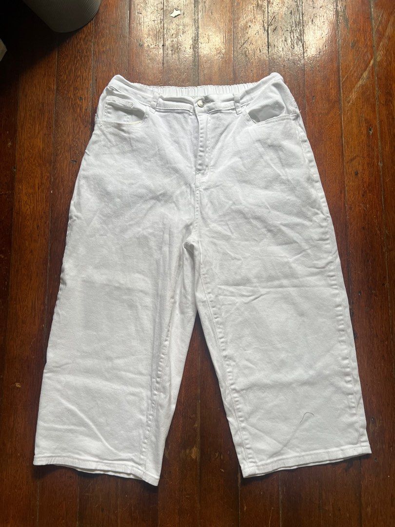 PLUS SIZE White Pants in 0XL (Category: Jeans) located in Mandaluyong City. Submitted by kkairi (Listing ID 1464442089, Image 1). Description: - White culottes style pants - Comfortable elastic waistband - Casual and easy to wear - Ideal for everyday outfits Rfs: used for an event only.