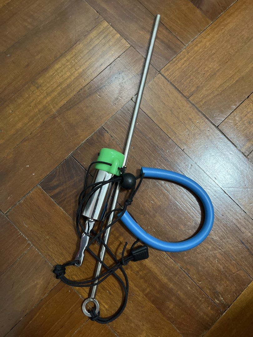 Pointer and bell (Category: Water Sports) located in Singapore. Submitted by onceinamemory (Listing ID 1464390032, Image 1). Description: For underwater diving.