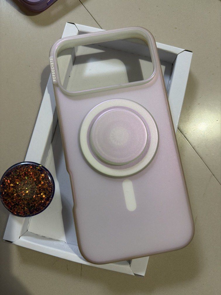 Pop socket 17pm (Category: Cases & Covers) located in Manila. Submitted by jleiz (Listing ID 1464428303, Image 1). Description: New pa yung phone grip.