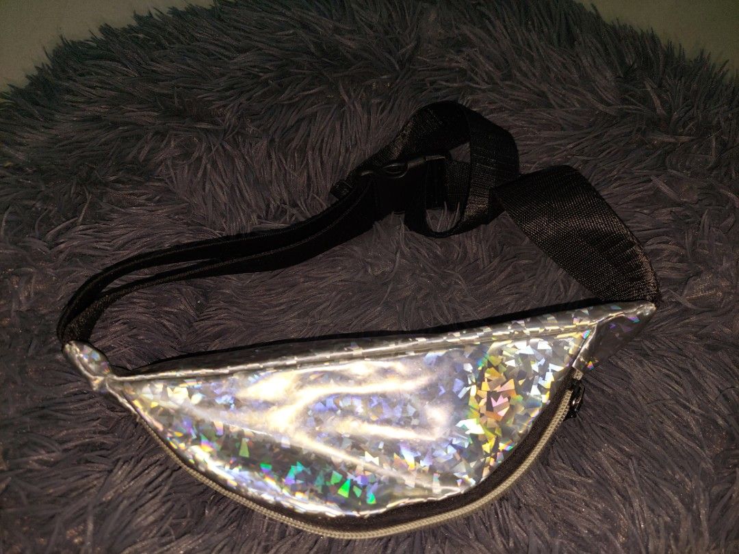 Pouch (Category: Purses & Pouches) located in Manila. Submitted by okeanos (Listing ID 1464364701, Image 3). Description: .