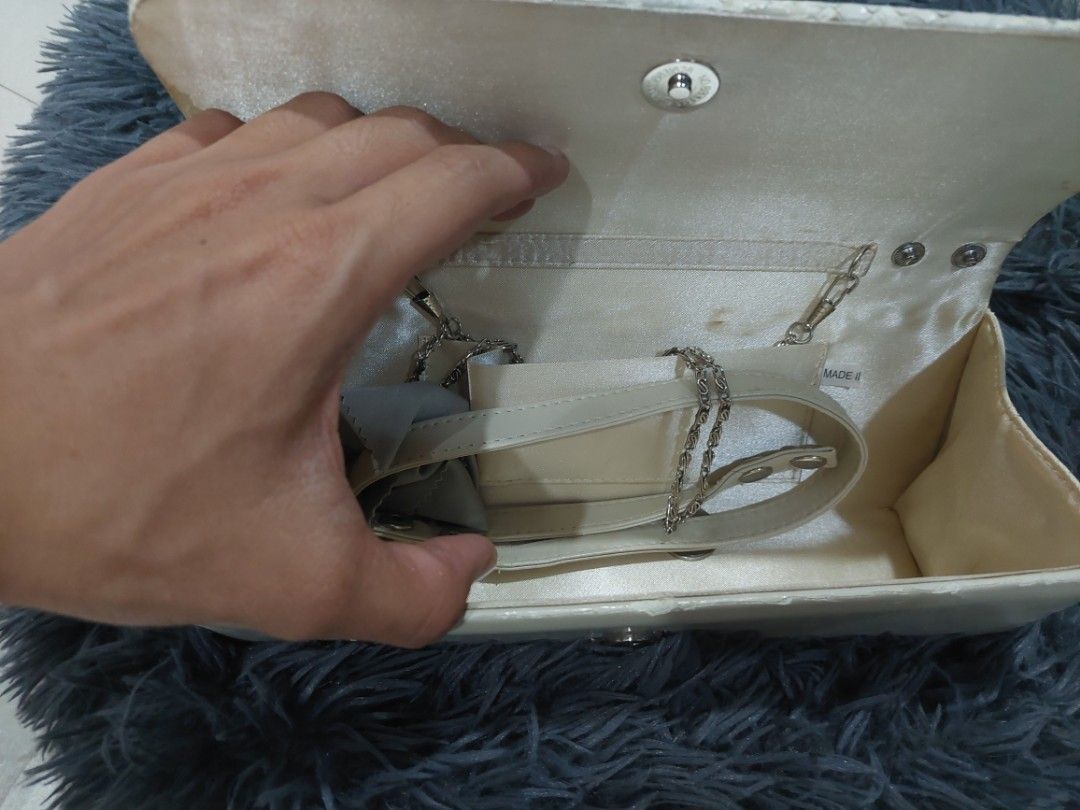 Pouch (Category: Purses & Pouches) located in Manila. Submitted by okeanos (Listing ID 1464365699, Image 3). Description: Selling just to declutter You can also make a offer.