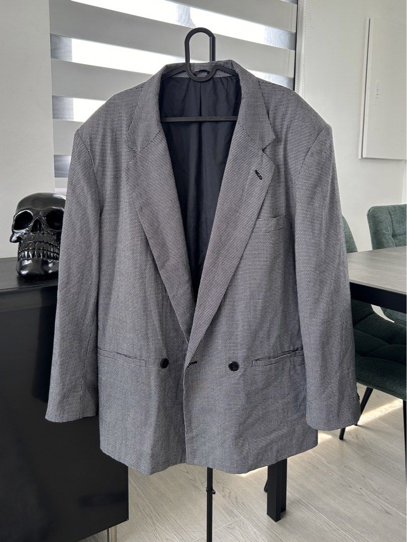 Pouchy Grey Houndstooth Double-Breasted Blazer (XL) (Category: Coats, Jackets and Outerwear) located in Dasmarinas. Submitted by sfclosetcleanup (Listing ID 1464400490, Image 1). Description: 19 x 31.