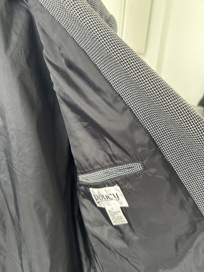 Pouchy Grey Houndstooth Double-Breasted Blazer (XL) (Category: Coats, Jackets and Outerwear) located in Dasmarinas. Submitted by sfclosetcleanup (Listing ID 1464400490, Image 3). Description: 19 x 31.
