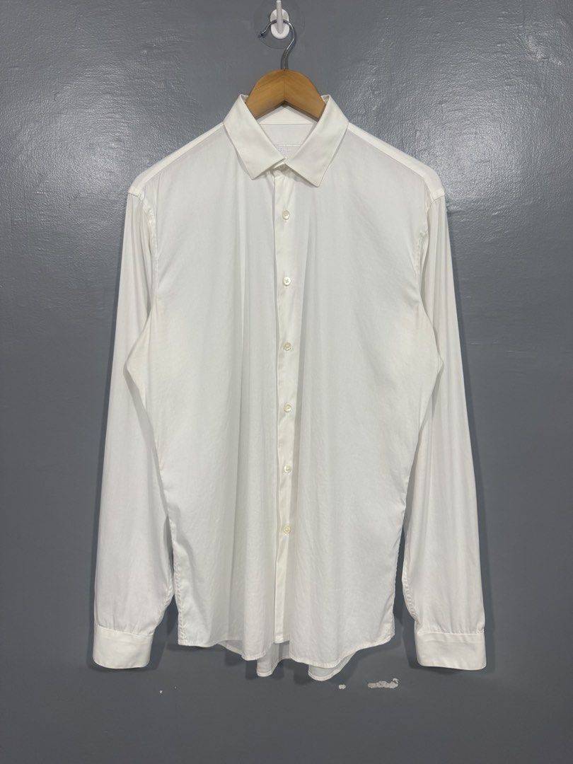 Prada - Men's Long Sleeve Polo (Category: Tshirts & Polo Shirts ) located in Manila. Submitted by sophisticatedgoons (Listing ID 1464369563, Image 1). Description: Prada Men's Casual White Long Sleeve Polo Size: 39 on tag Fits: Large men's In good condition No major flaws Measurements (inches): Chest: 22" Length: 30-31" (Back & Front) Shoulder: 18" Sleeves: 27".