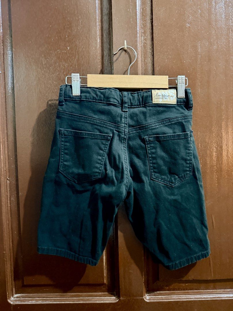 Pre-loved Bossini Shorts for Boys (Category: Babies & Kids Fashion) located in Muntinlupa City. Submitted by sashaloves (Listing ID 1464437539, Image 3). Description: Pre-loved Bossini Shorts for Boys Size on tag: Small Color: Black In good used condition Please manage your expectations. You are considering a used item. MOP: BPI | GCash | Maribank No COD/COP. SF c/o miner..