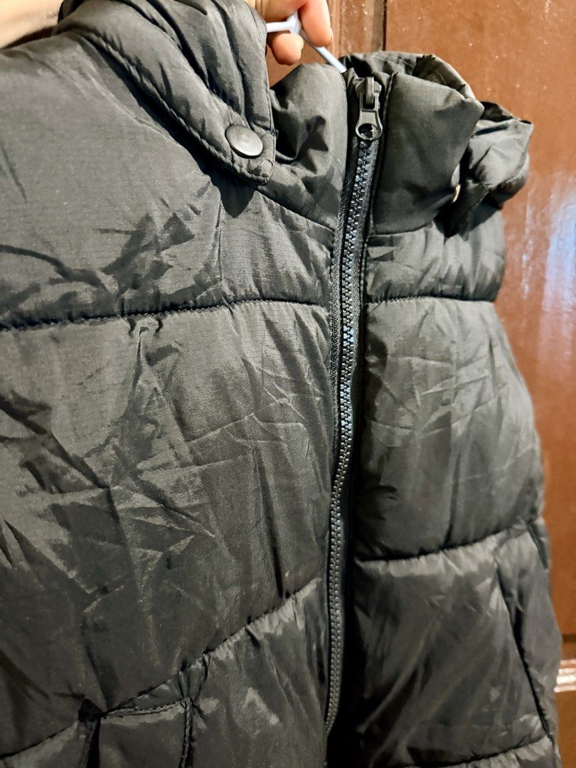 Pre-loved H&M Puffer Vest for Boys (Category: Babies & Kids Fashion) located in Muntinlupa City. Submitted by sashaloves (Listing ID 1464422039, Image 3). Description: Pre-loved H&M Puffer Vest Hoodie for Boys Size on tag: 6-8Y | EUR 122/128 Color: Black Detachable hoodie Used only once In excellent used condition Please manage your expectations. Your are considering a used item. MOP: BPI | GCash | Maribank No COD/COP. SF c/o miner..