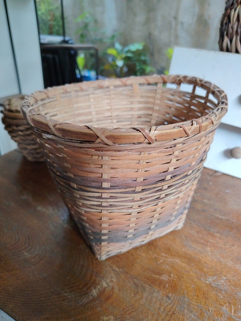 Pre-loved Tapered Native Deep Storage Basket / Planter Cover ✨ (Category: Other Home Decor) located in Paranaque City. Submitted by lyncejo1993 (Listing ID 1464360013, Image 2). Description: Napakagandang deep native woven basket na may unique dual-tone colors! Super versatile nito gamitin sa bahay—perfect bilang stylish indoor planter cover, estetikong basurahan sa kwarto o opisina, o organizer ng mga laruan at abubot sa corner ng sala. Bagay na