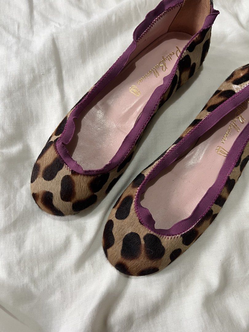 Pretty Ballerinas Leopard Print Flats (Category: Flats & Sandals) located in Baguio. Submitted by dutefinds (Listing ID 1464354871, Image 2). Description: Sooo cute, would keep if they were my size huhu 9/10 condition, check pic for flaw.